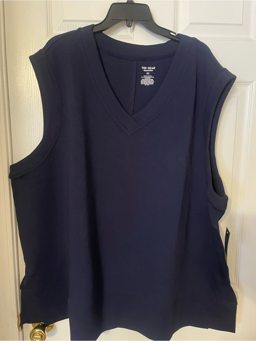 tek gear Sleeveless V-Neck Tank Top in Navy